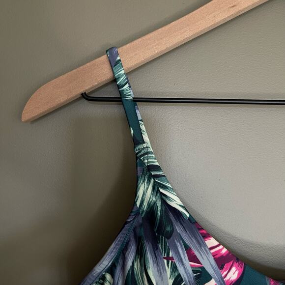 Lolë Tanami Bikini Top in Fiji Island Rainforest Size XL‎ Blue Green Pink Floral - Picture 5 of 14